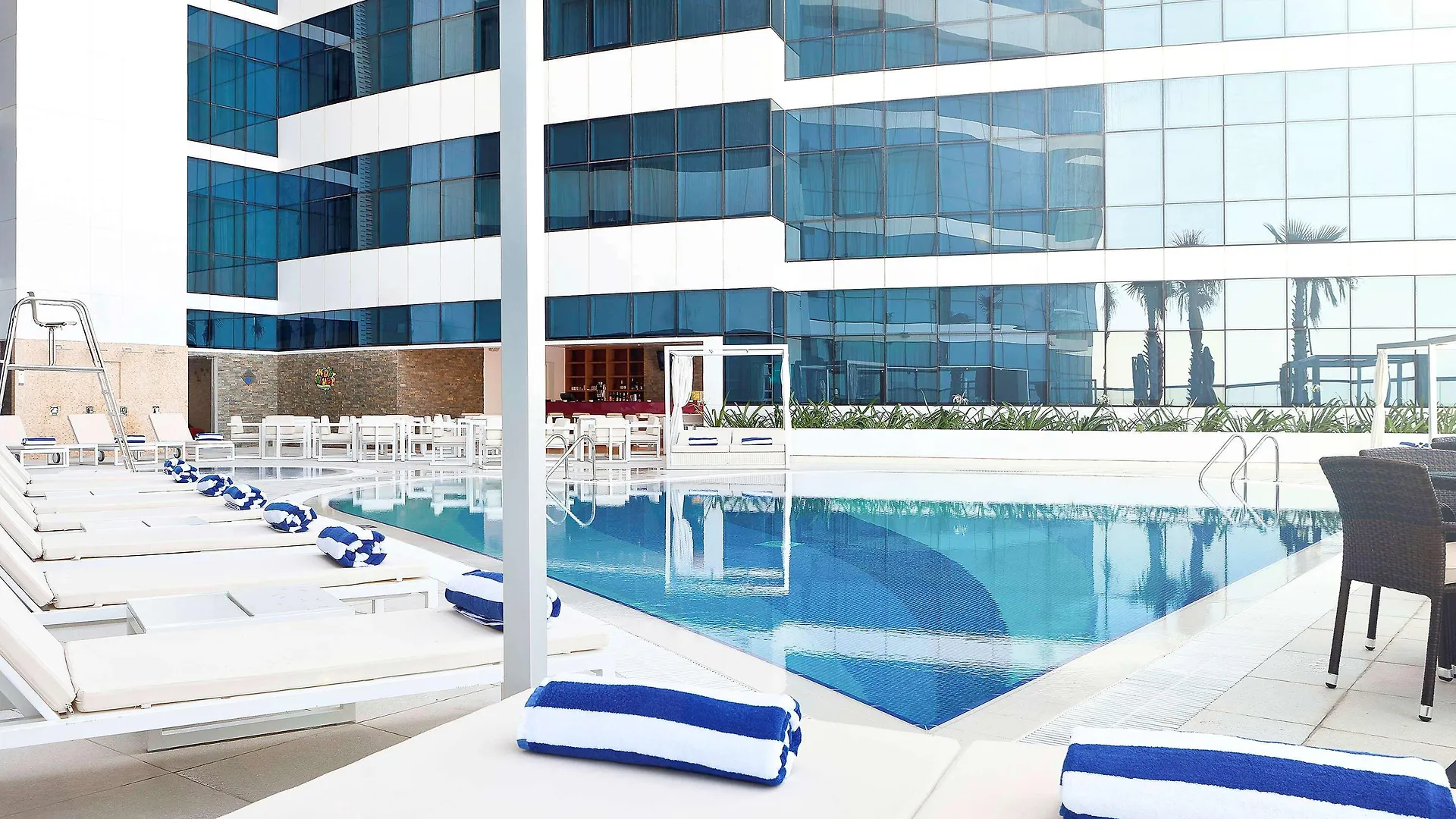 Novotel Dubai Al Barsha Szálloda