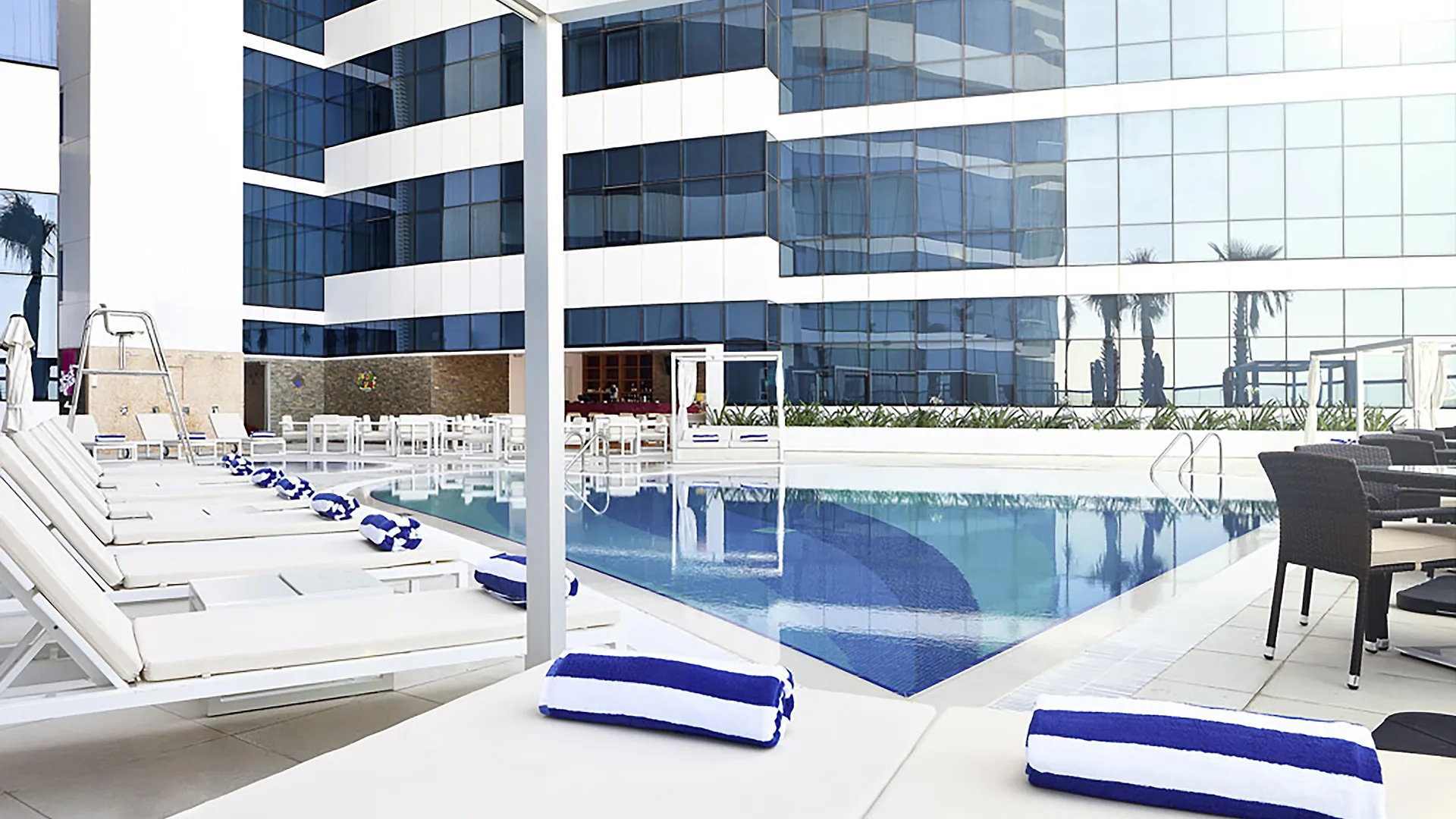 Novotel Dubai Al Barsha Szálloda