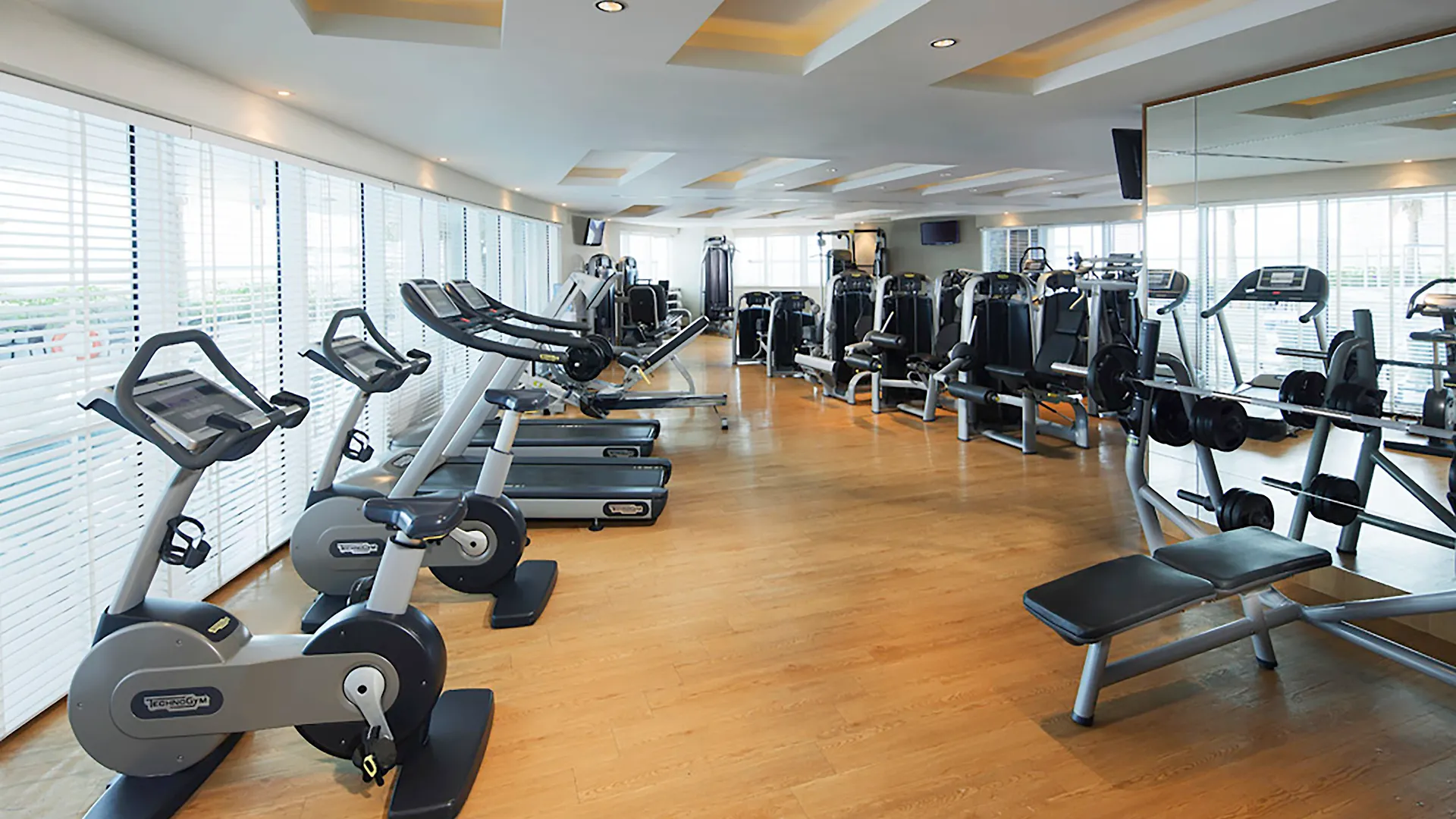 Novotel Dubai Al Barsha 4*,