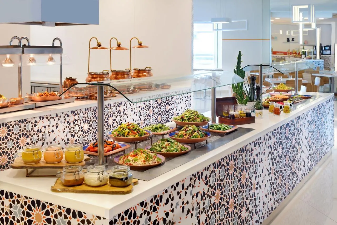 Novotel Dubai Al Barsha 4*,
