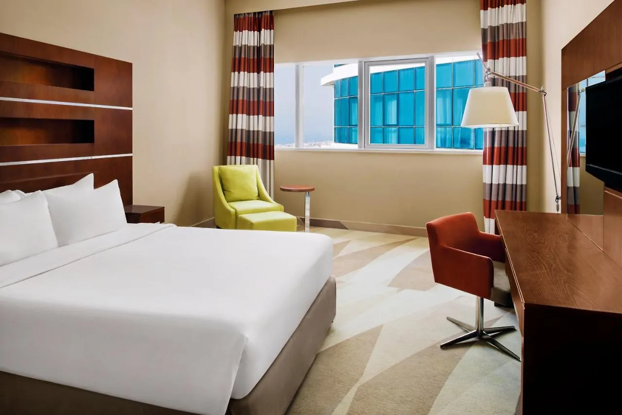 Novotel Dubai Al Barsha 4*,