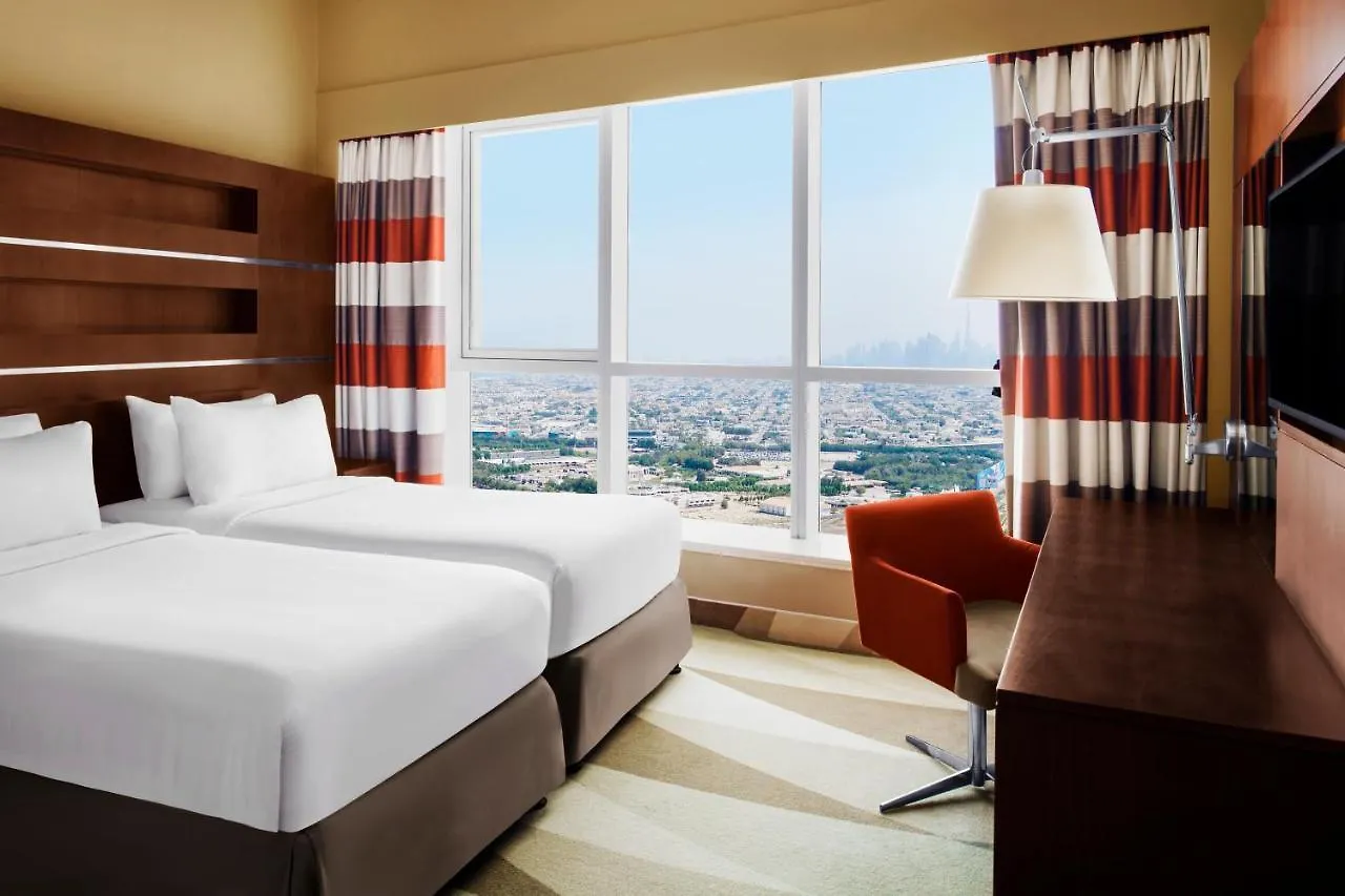 Novotel Dubai Al Barsha 4*,