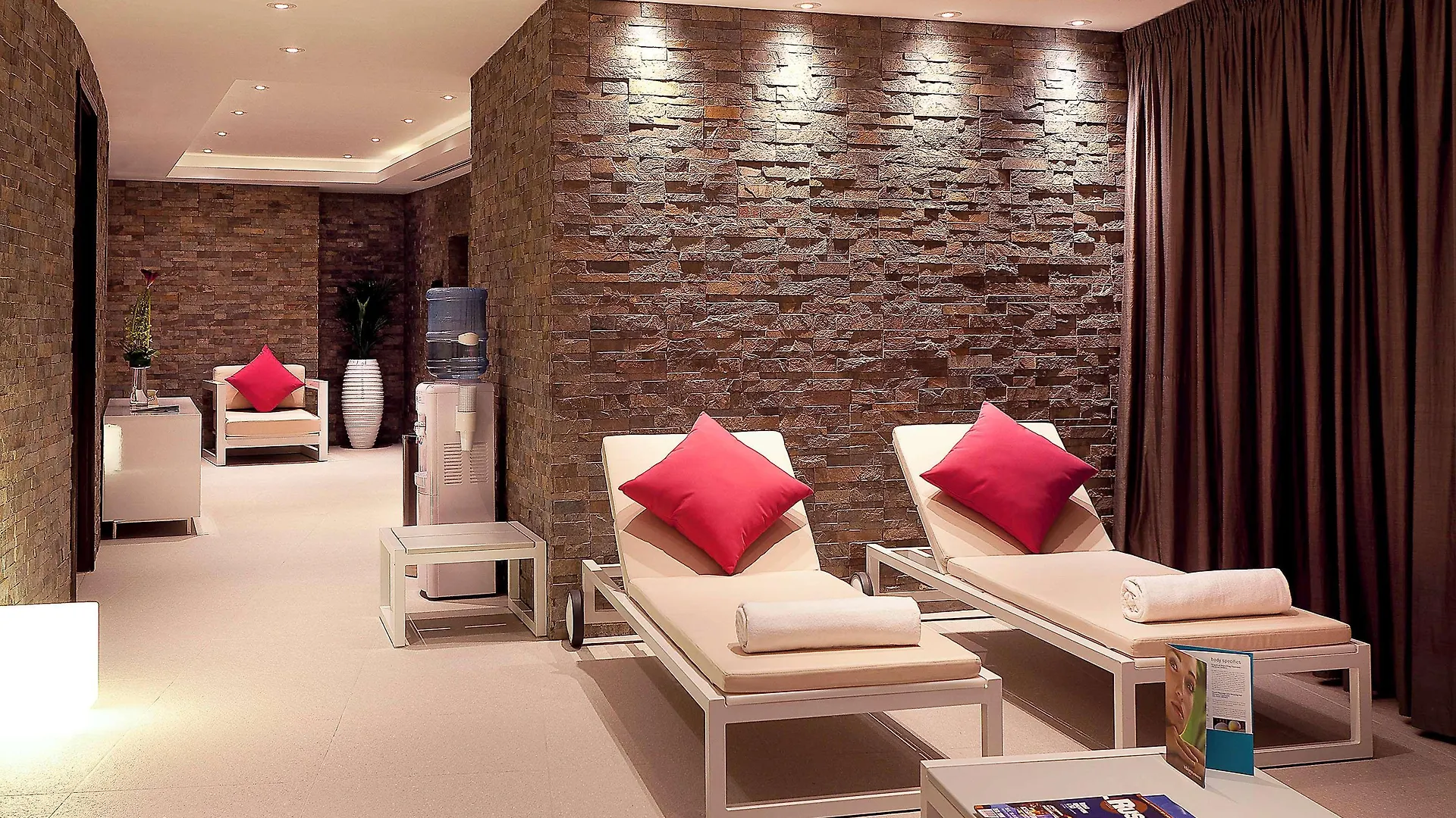 Novotel Dubai Al Barsha 4*,
